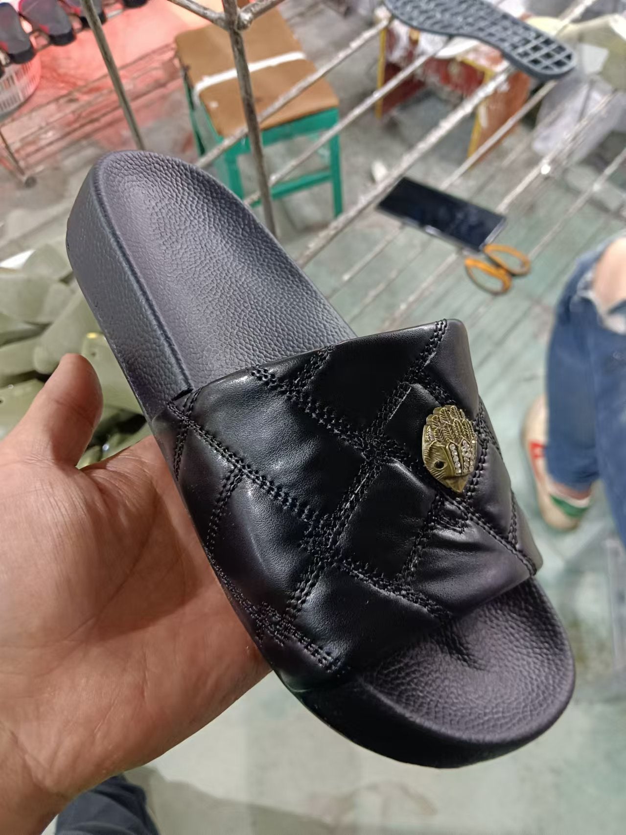 Damen Trendige Riemensandalen mit schimmerndem Obermaterial und bequemem Fußbett Fudus