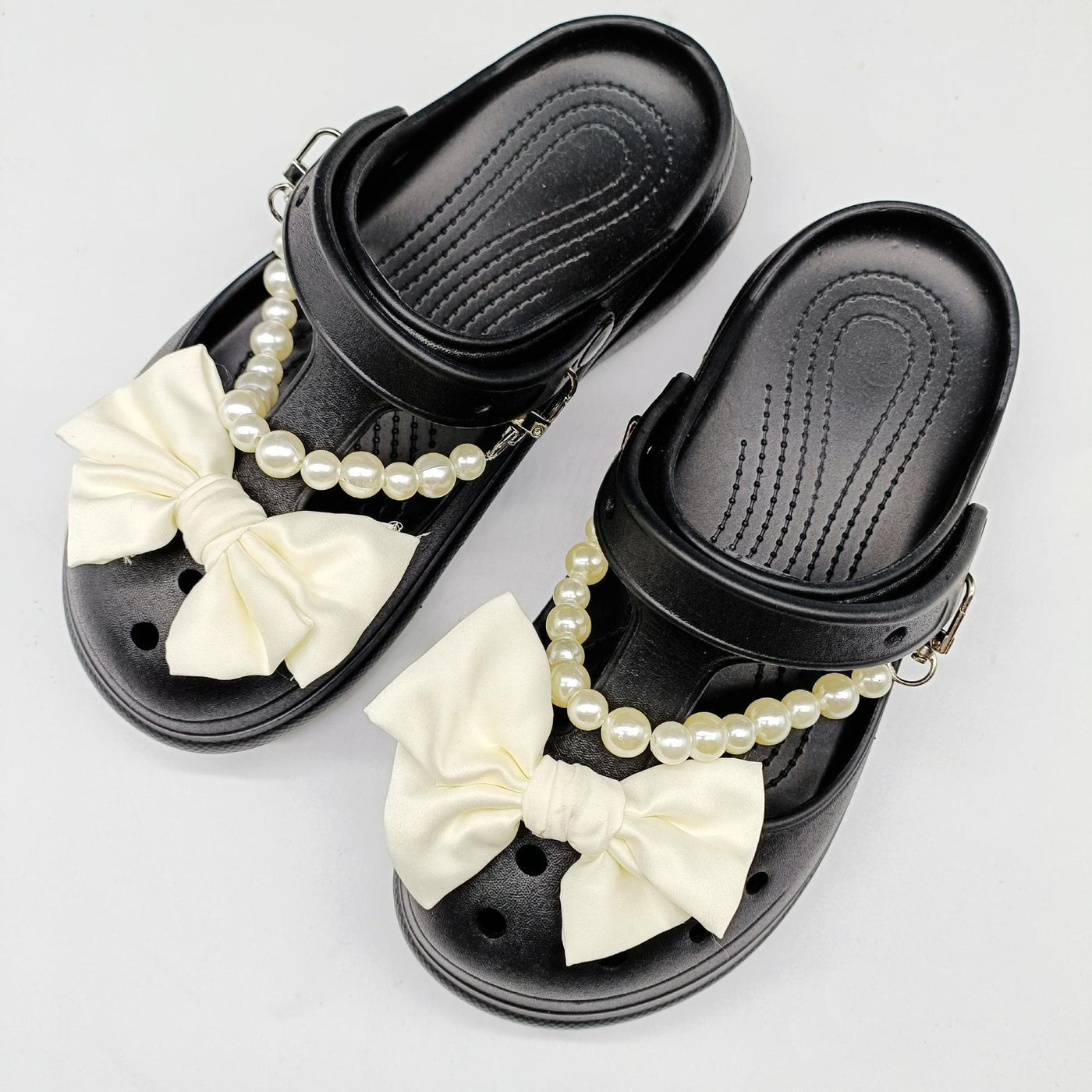 Damen Clogs mit modischer Perlenkette und Schleifenverzierung Fudus