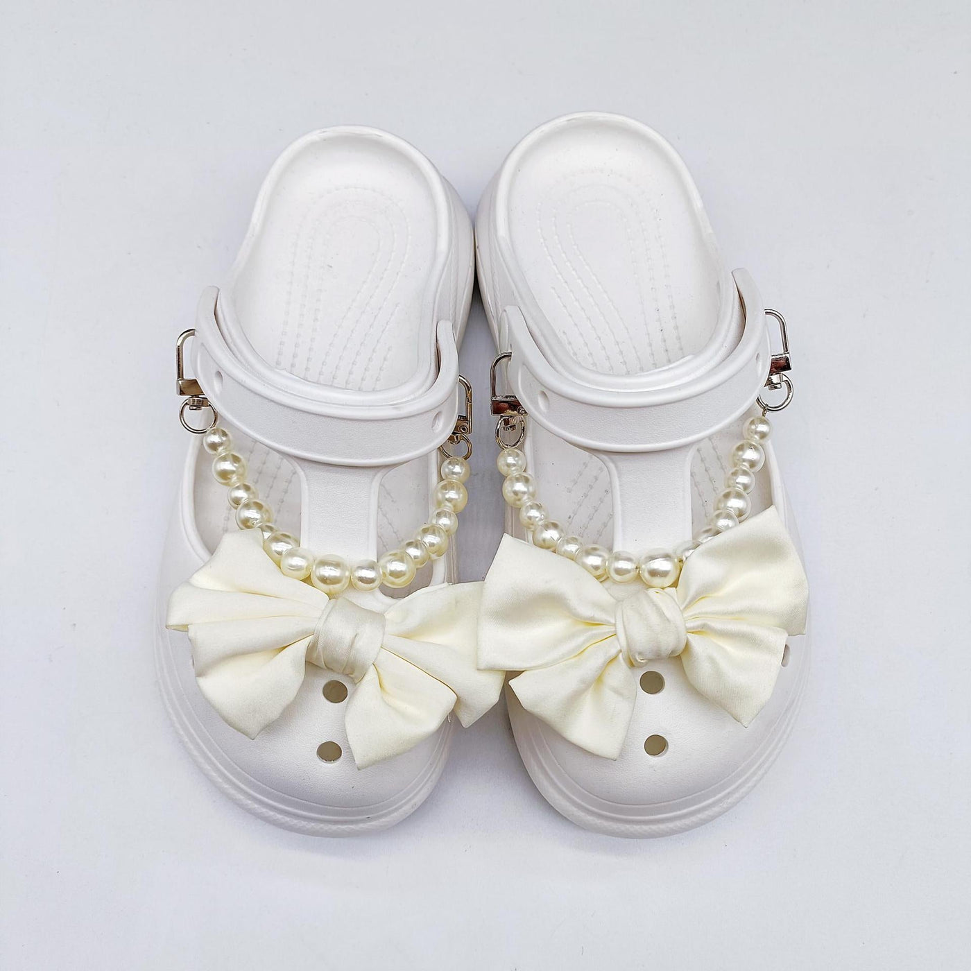 Damen Clogs mit modischer Perlenkette und Schleifenverzierung Fudus