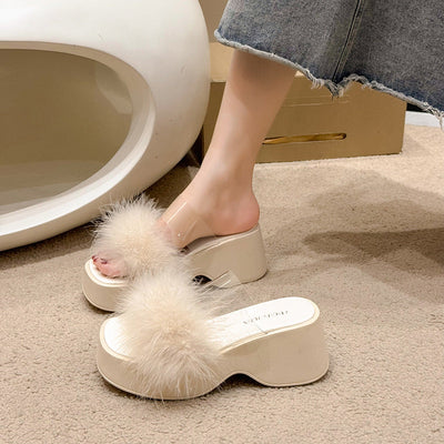 Damen modische Plattform-Pantoletten mit Federdetails und transparentem Riemen Fudus