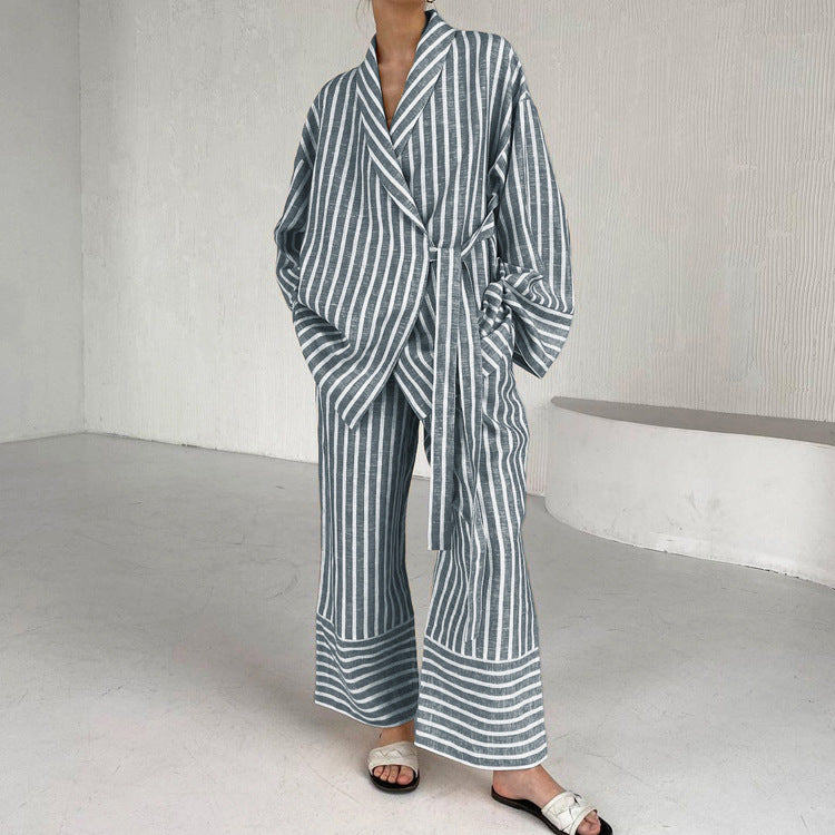 Zweiteiliges Set mit Streifen | Wickelbluse & Weite Hose | Modern und Lässig