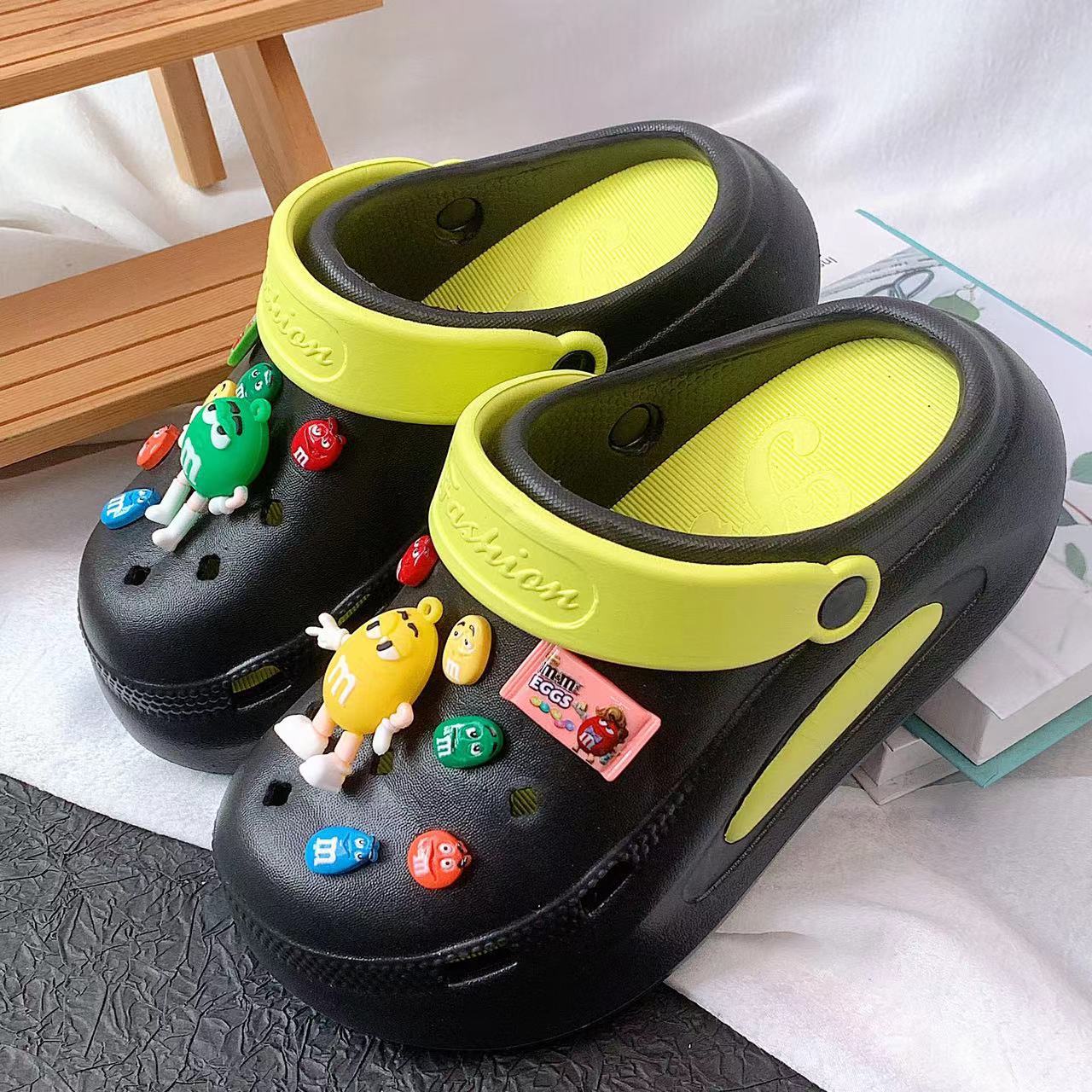 Damen Spaßige und kreative Clogs mit bunten Accessoires Fudus