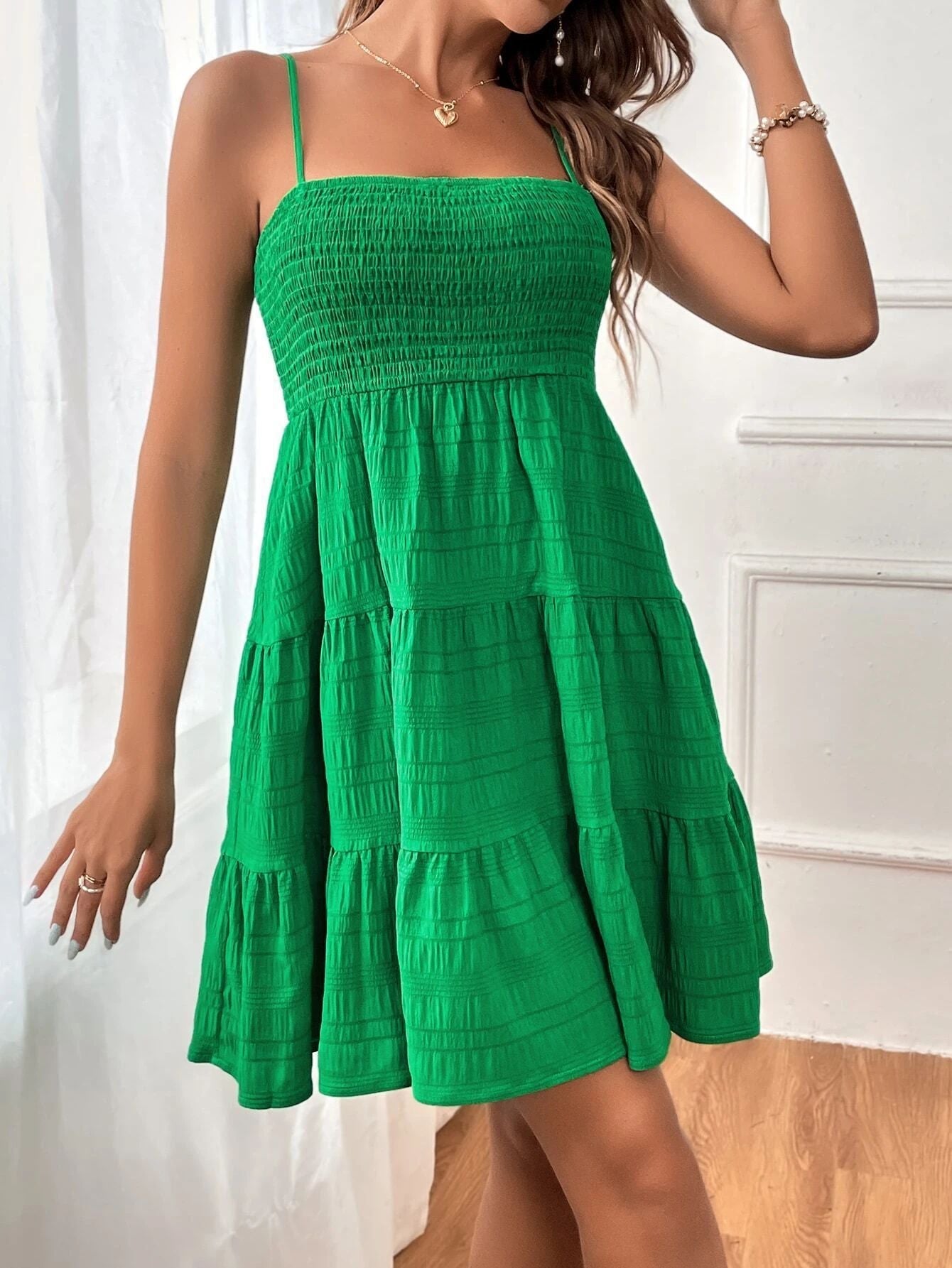Damen Sommerliches Minikleid mit verziertem Oberteil und schwingendem Saum Fudus