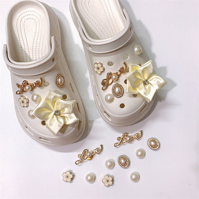 Damen Verspielte Clogs mit elegantem Blumenschmuck und personalisierten Akzenten Fudus