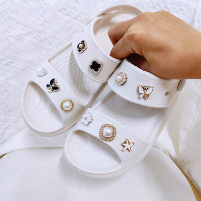 Damen Sandalen mit dekorativen Applikationen Fudus