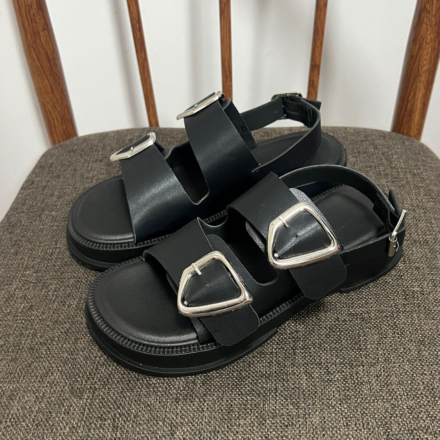 Damen Komfortable Sandalen mit modischen Schnallen und rutschfester Sohle Fudus