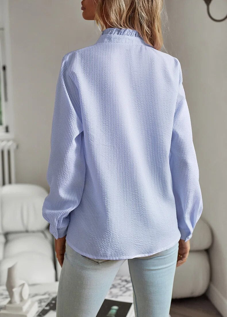 Selene - Fließende Bluse mit Rüschen und langen Ärmeln