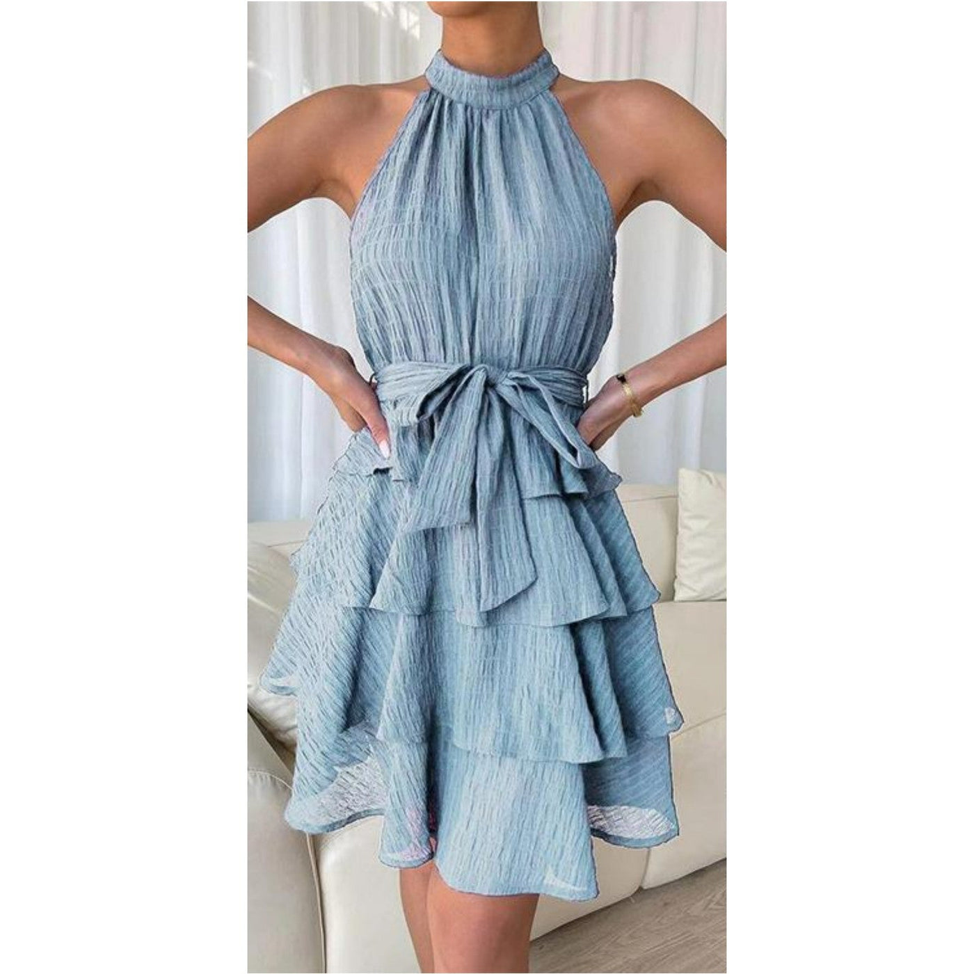 Engeltraud™ | Boho Minikleid mit Volants – Rückenfrei, Halterneck & Taillengürtel für Sommer & Festival