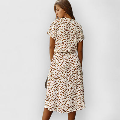 April | Schickes Bequemes Kleid