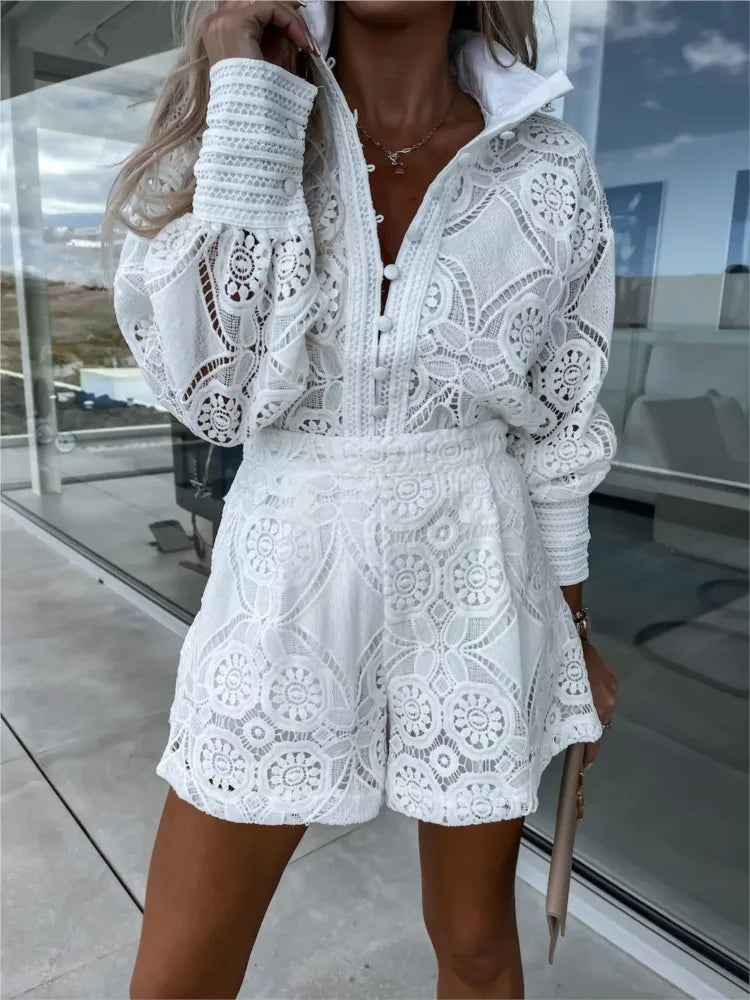 Zweiteiliges Set | Besticktes Oberteil & Shorts | Feminin & Elegant