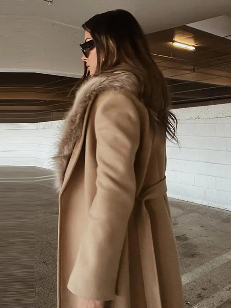 Mantel mit Kunstpelzkragen | Taillengürtel | Elegante Silhouette