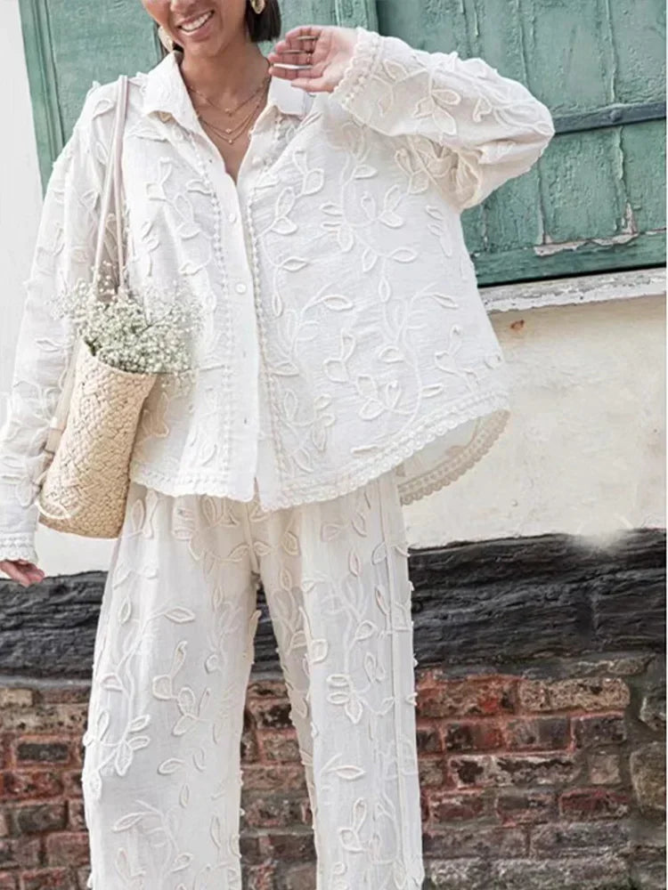Zweiteiliges Set mit Stickerei | Oversized Bluse & Weite Hose | Luftig und Elegant