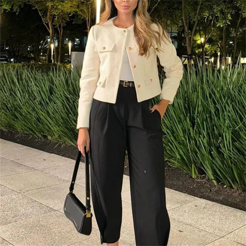 Kastenjacke | Goldene Knöpfe & Taschen-Details | Klassische Eleganz