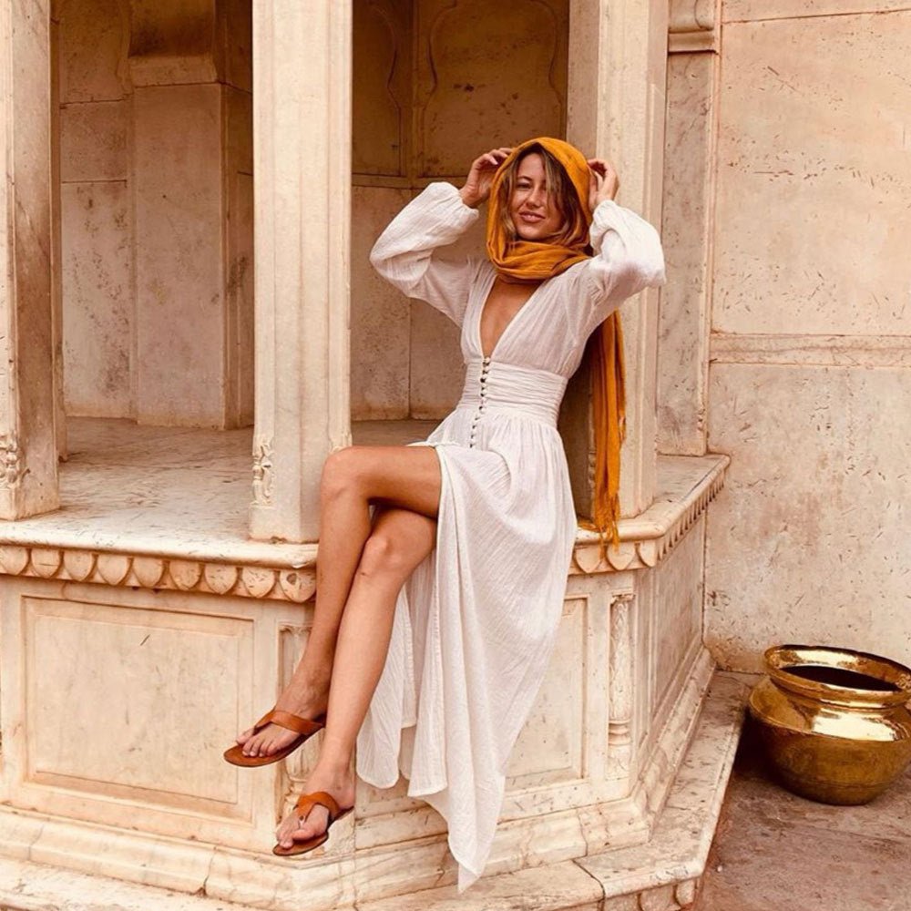 Maxikleid mit Stoffknöpfen | Tiefer V-Ausschnitt | Ballonärmel