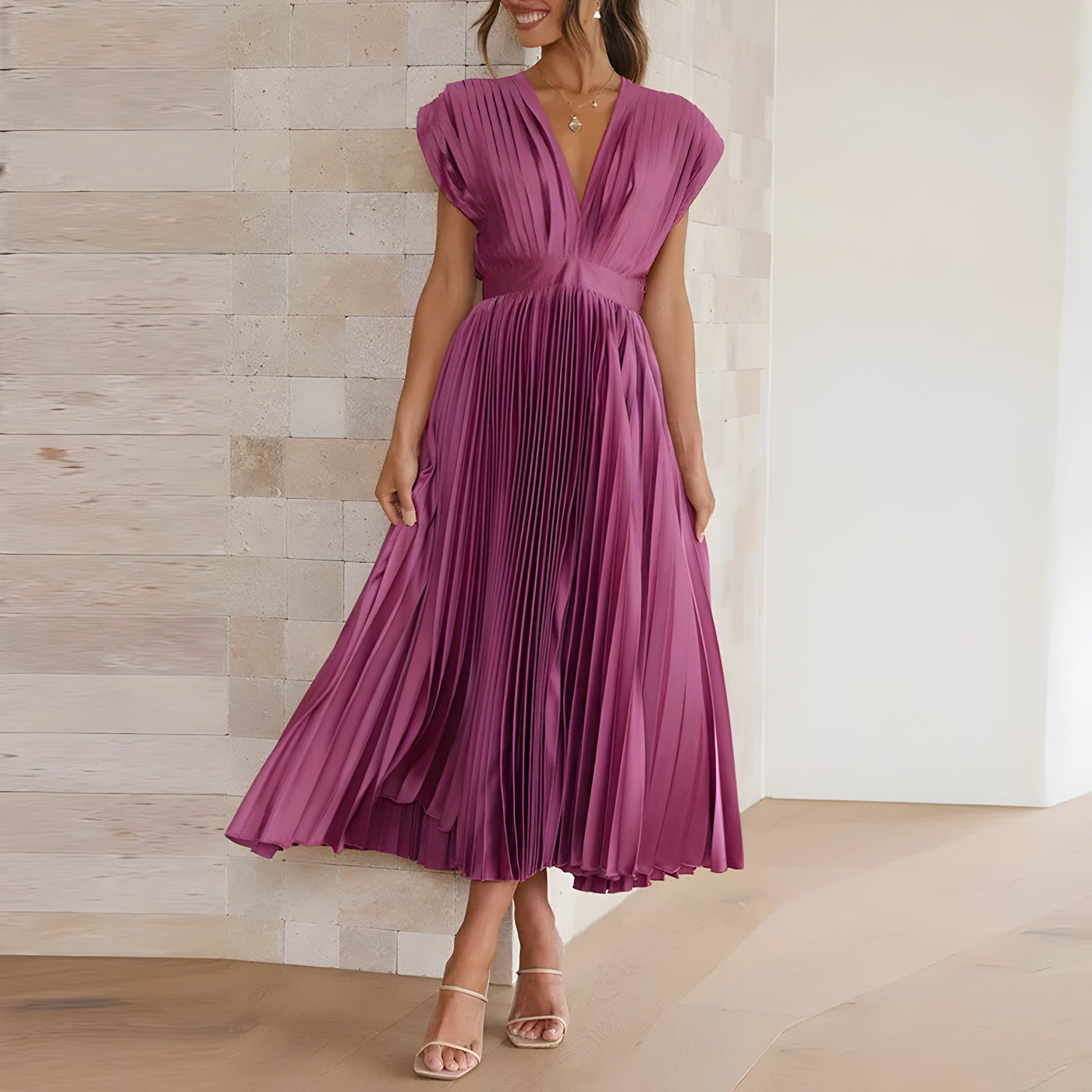 Plissiertes Midikleid | Wickelausschnitt | Eleganter Schwung