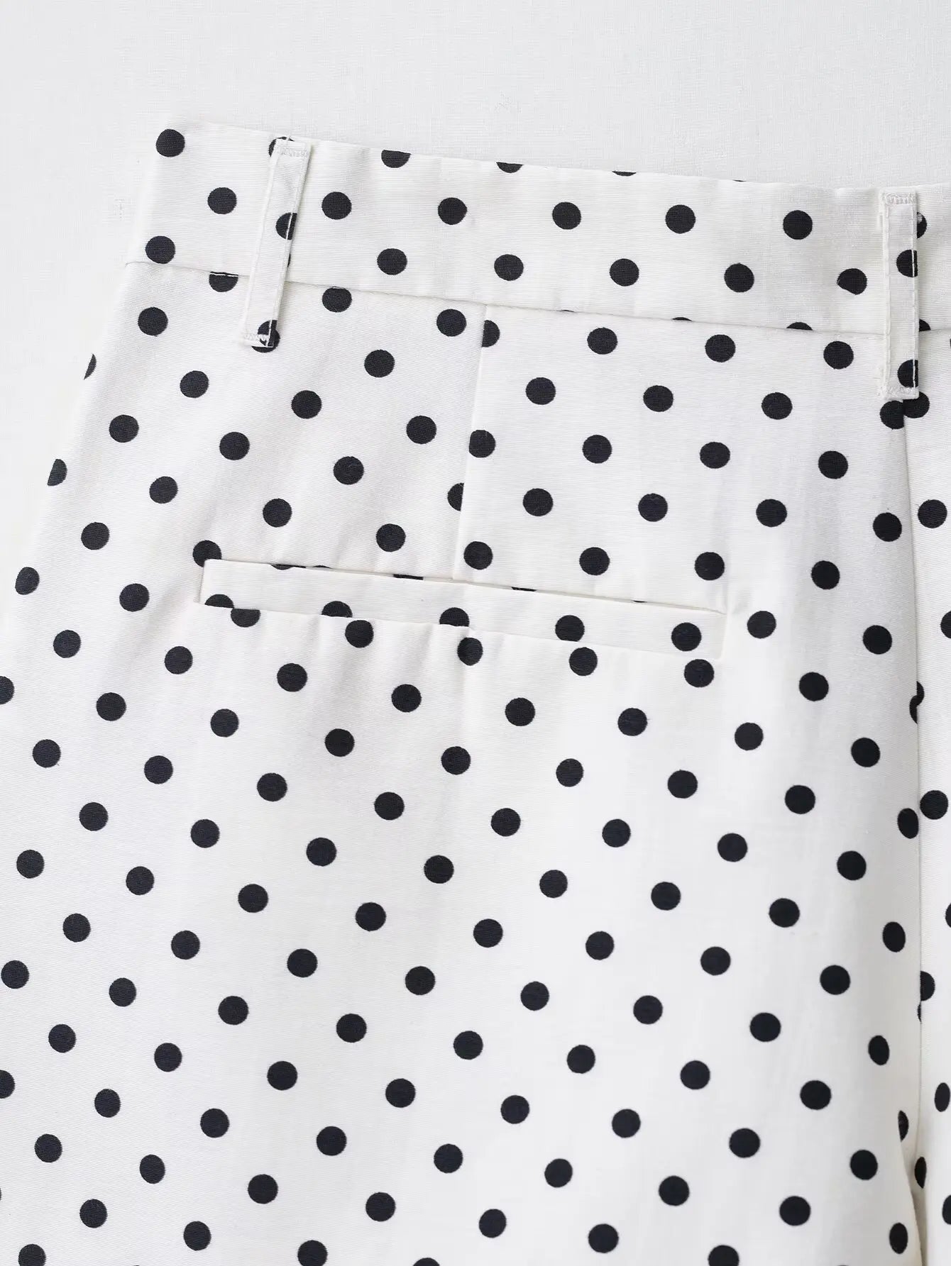 Dotty | Leichte Polka-Dot-Jacke mit Stehkragen &amp; Kordelzug