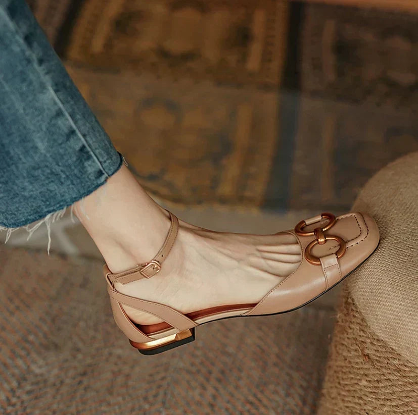 Mathilda™- Geschlossene Schnallensandalen