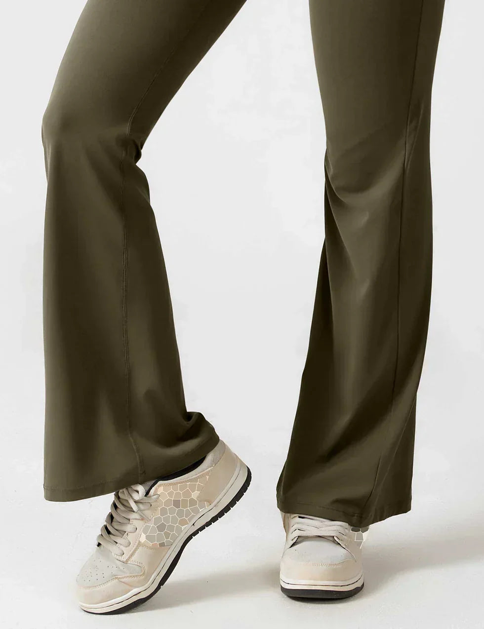 Rafael - Flared Jumpsuit mit tiefem V-Ausschnitt