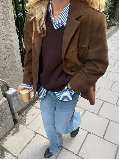 Braune Wildlederjacke für Damen mit Knopfleiste und Taschen