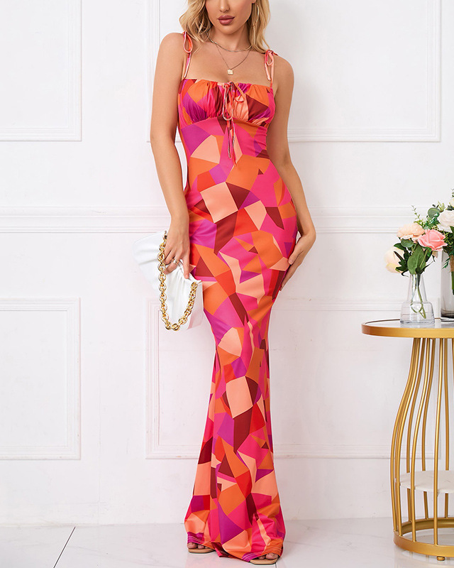 Maxikleid mit Mermaid-Schnitt | Zarte Träger | Femininer Print