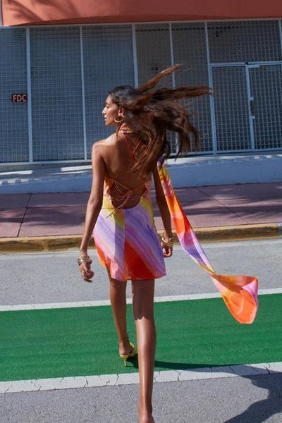 Asymmetrisches Minikleid | One-Shoulder-Design | Fließendes Muster