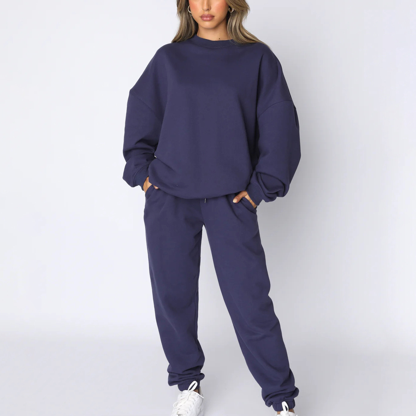 Gemütlicher Pullover und Hose für Frauen - Alma