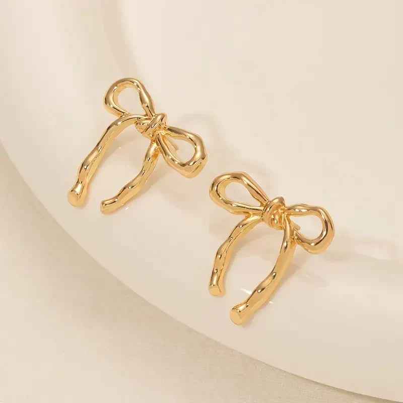 Goldene Vintage-Krawatten-Ohrringe