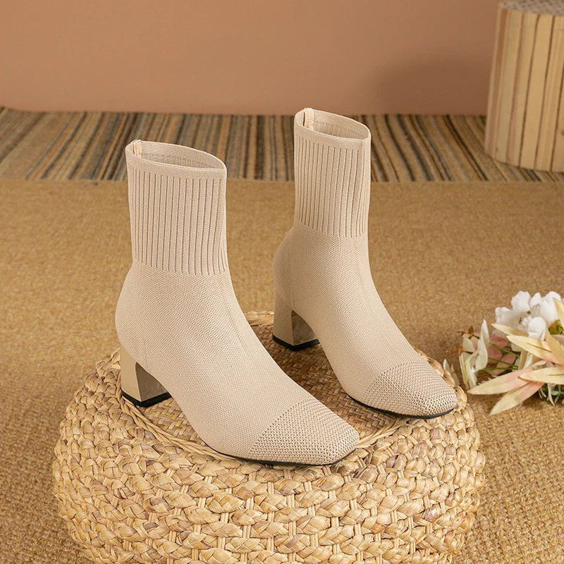 Sock Boots mit Blockabsatz | Strickdesign | Elegante Silhouette