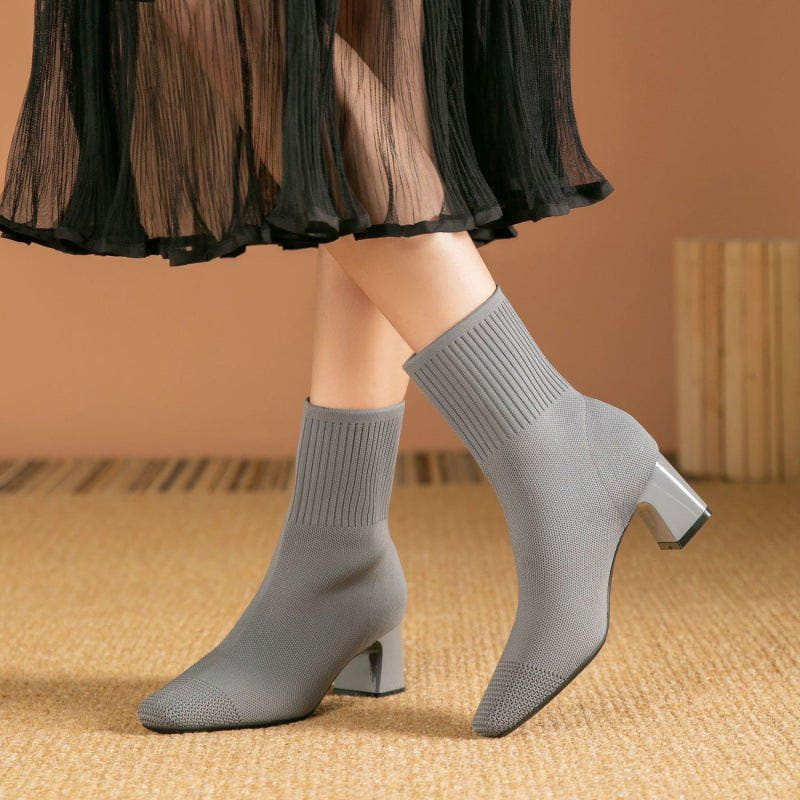 Sock Boots mit Blockabsatz | Strickdesign | Elegante Silhouette