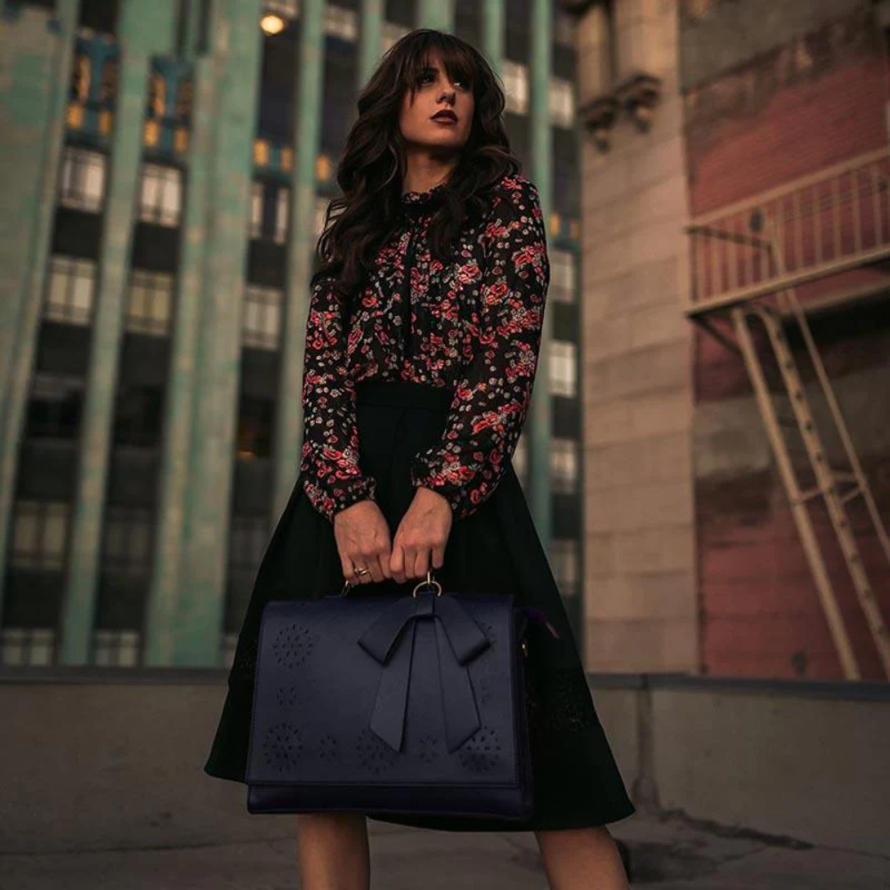 Elegante Umhängetasche | Cut-Out-Design & Schleife | Femininer Stil