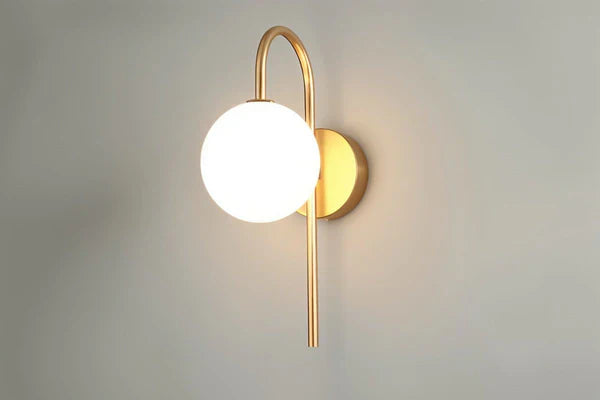 Moderne Kugel Wandleuchte – Elegante LED Wandlampe im Gold Design