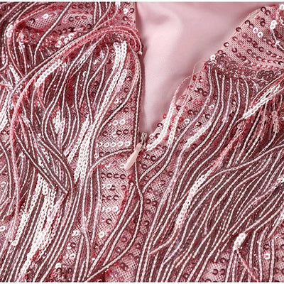 Mara - Ein elegantes Cocktailkleid mit Federbesatz