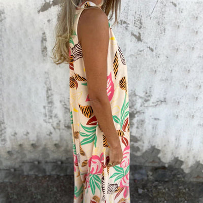 YLVA I MAXIKLEID MIT V-AUSSCHNITT